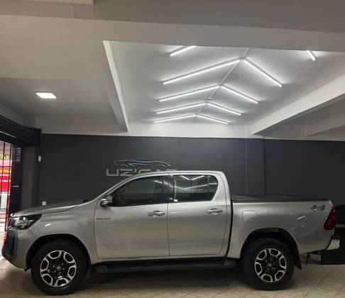 TOYOTA HILUX 2.8 D-4D TURBO DIESEL CD SRV 4X4 AUTOMÁTICO
